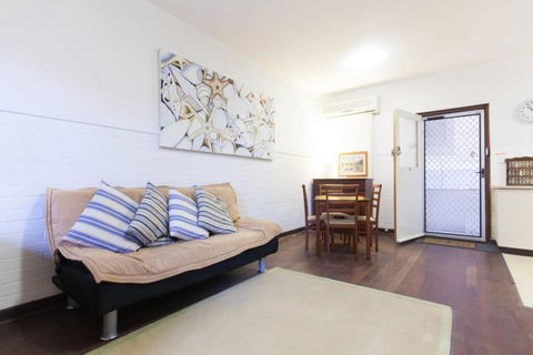 B3 Crawley Apartment 1 BRM & Sleepout Near UWA - Accommodation Sydney 0