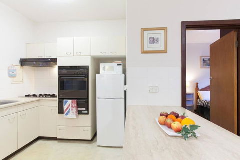 B3 Crawley Apartment 1 BRM & Sleepout Near UWA - Accommodation Sydney 4