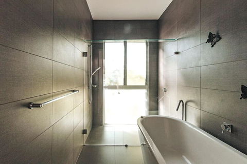 BAY PROPERTIES . The Chill - Sydney 4u 4