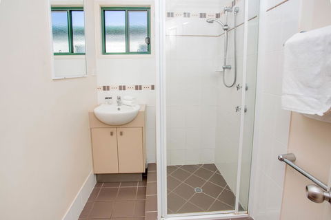 NRMA Bowen Beachfront Holiday Park - Sydney 4u 22