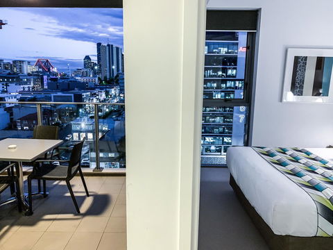 M&A Apartments - Sydney 4u 23