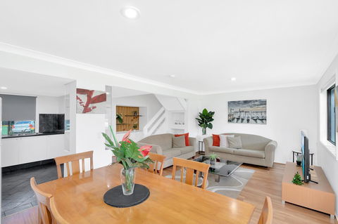 Fountain View Estate - We Accommodate - Accommodation Sydney 6