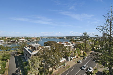 Beachcomber On The Spit - Sydney 4u 19