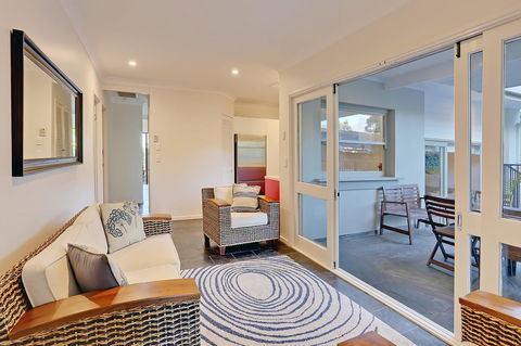 The Pod - Sydney 4u 8