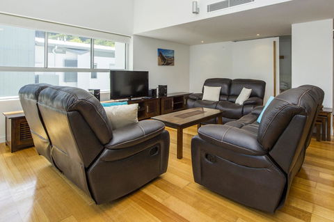Maggies Beachfront Apartment 5 - Sydney 4u 3