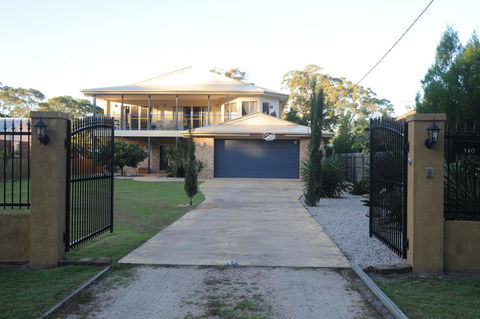 Waterfront At White Patch - Sydney 4u 16
