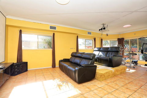 Waterfront At White Patch - Sydney 4u 40