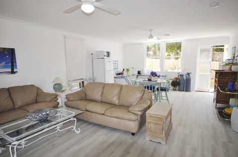 Retro Beach Flat - Accommodation Sydney 14