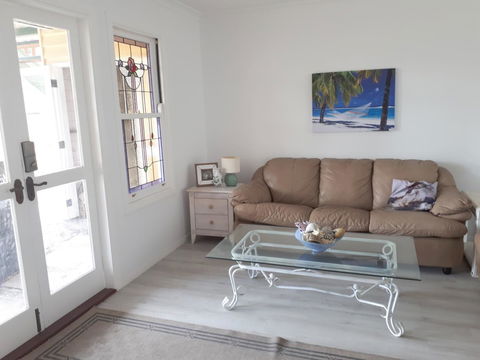 Retro Beach Flat - Accommodation Sydney 13