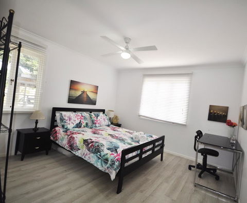 Retro Beach Flat - Accommodation Sydney 5