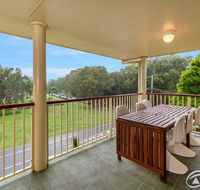 Immaculate Spacious Second Floor Unit Overlooking Pristine Parklands - Sydney 4u