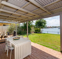 Lowset home on the canal - Dolphin Dr Bongaree - Sydney 4u