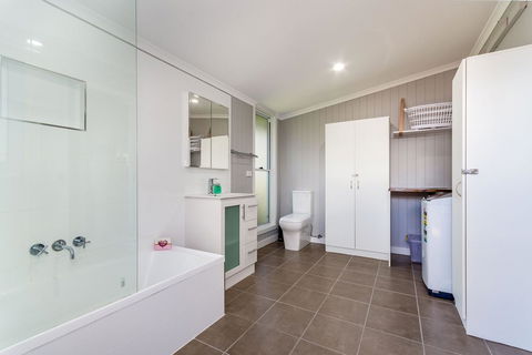 Fabulous Family Destination In Paradise Parade, Bongaree - Accommodation Sydney 16