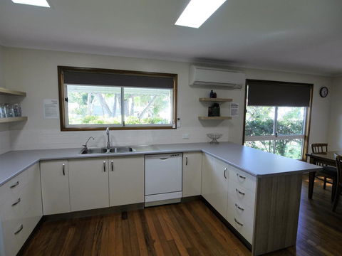 Amity Beach House - Accommodation Sydney 5