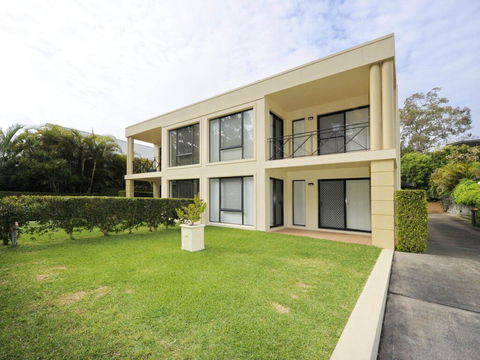 'Bagnall Views' 2/161 Government Rd - Stylish & Modern Duplex Across The Road To The Waters Edge - Sydney 4u 0