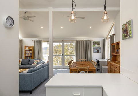 'Matilda' - Spacious & Centrally Located With Great Lake Views - Sydney 4u 2