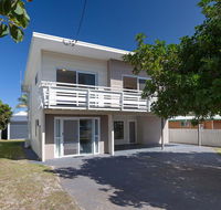 'SeaHaven' 2 Richardson Ave - Large home with Aircon Smart TV WIFI Netflix  Boat Parking - Sydney 4u