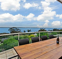 'The Bay' 25 Wallawa Rd - huge home with aircon spectacular views  chromecast - Sydney Resort