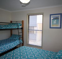1 Naiad Court - Lowset family home with swimming pool and covered deck. Pet friendly - Sydney 4u