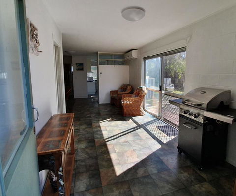 1 Spectrum Street, Rainbow Beach- Close To Shops And Main Beach - Sydney 4u 1