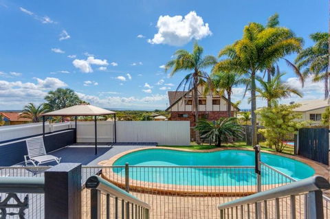 1-33 Tingira Close - Rainbow Beach, Gorgeous Ocean Views, Swimming Pool, Air Conditioning - Sydney 4u 3