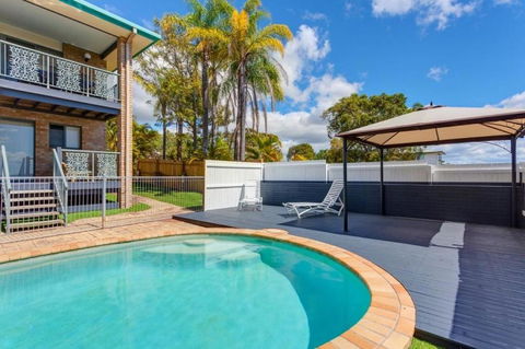 1-33 Tingira Close - Rainbow Beach, Gorgeous Ocean Views, Swimming Pool, Air Conditioning - Sydney 4u 2