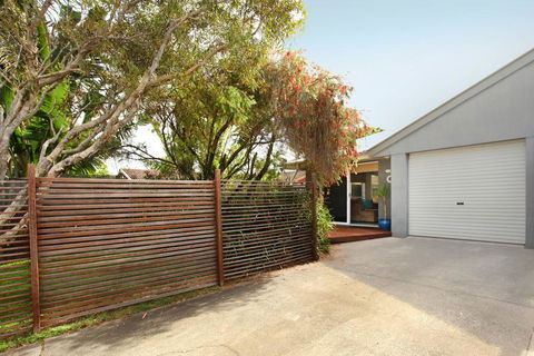 1/882 David Low Way Marcoola - 500 Bond, Linen Included, Pet Friendly - Sydney 4u 0