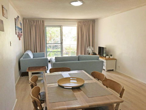 10 'Parkview', 11-13 Catalina Close - Peaceful Park Views - Sydney 4u 2