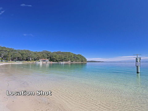 11 'Shoreline' 1 Intrepid Close - Cosy Unit Within Walking Distance To The Water - Sydney 4u 2