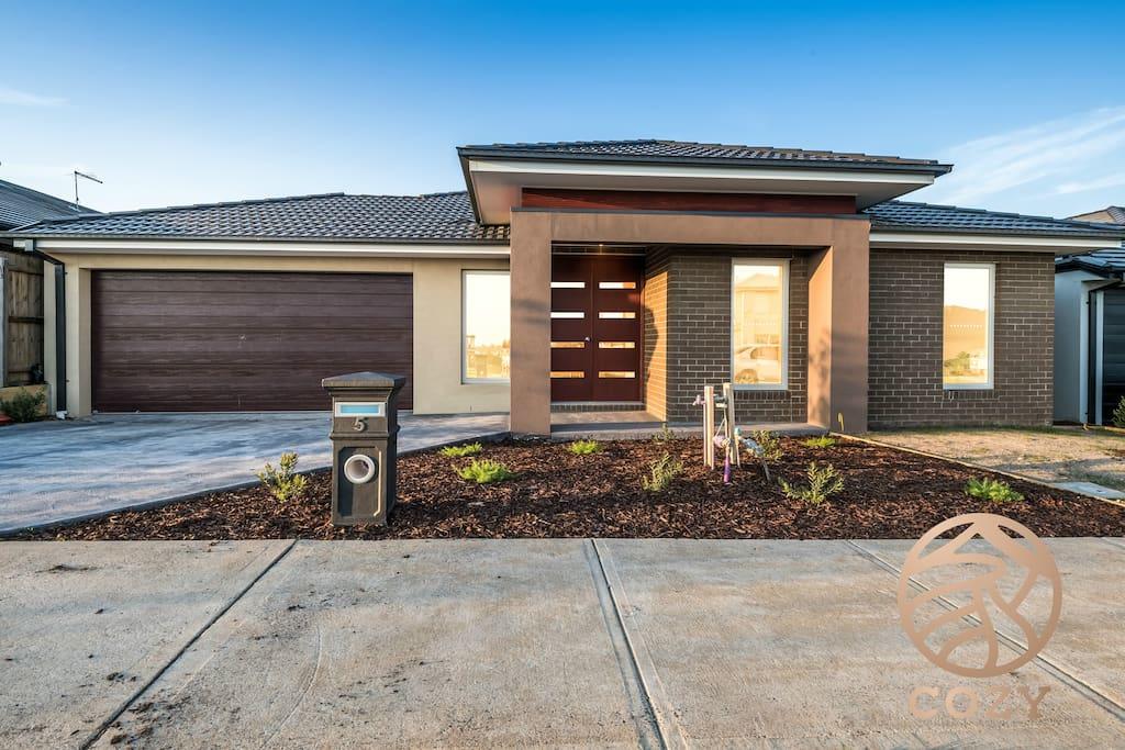 Clyde North VIC Sydney 4u