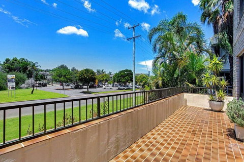 14 'THE DUNES', 38 MARINE DR - LARGE UNIT WITH POOL, TENNIS COURT AND DIRECTLY ACROSS FROM FINGAL - Sydney Resort 2
