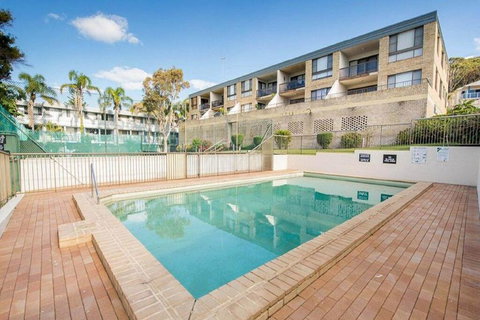 14 'THE DUNES', 38 MARINE DR - LARGE UNIT WITH POOL, TENNIS COURT AND DIRECTLY ACROSS FROM FINGAL - Sydney Resort 3