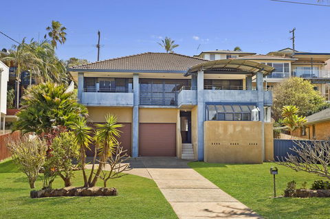 143 Matthew Flinders Drive, Port Macquarie - Accommodation Sydney 1