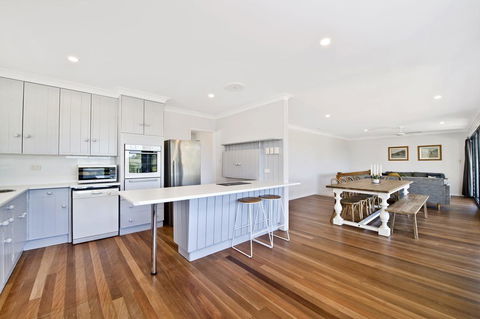 143 Matthew Flinders Drive, Port Macquarie - Accommodation Sydney 3