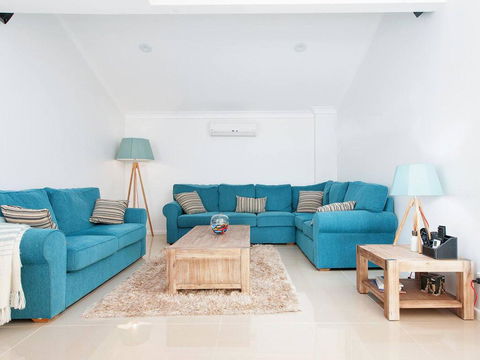 15 'The Moorings', 4 Cromarty Road - Stunning With Water Views & Pool - Sydney 4u 2