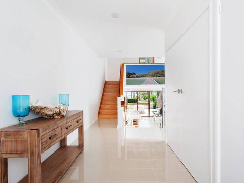 15 'The Moorings', 4 Cromarty Road - Stunning With Water Views & Pool - Sydney 4u 1