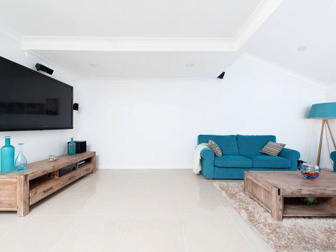 15 'The Moorings', 4 Cromarty Road - Stunning With Water Views & Pool - Sydney 4u 3