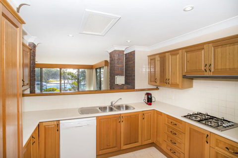 16 Shipton Cres - Secluded Away - Sydney 4u 1