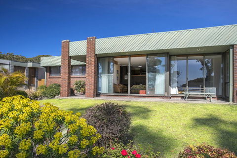 16 Shipton Cres - Secluded Away - Sydney 4u 3