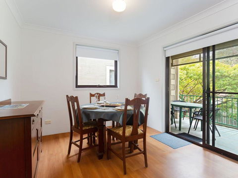 2 'Carindale', 19-23 Dowling Street - Pool, Tennis Court, Close To Town - Sydney 4u 3