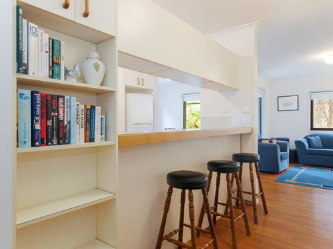 2 'Carindale', 19-23 Dowling Street - Pool, Tennis Court, Close To Town - Sydney 4u 1