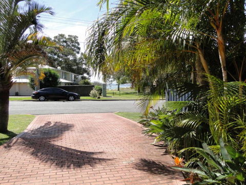 2 'Copacabana', 61 Sandy Point Road - Cute Unit With Water Views From The Balcony - Sydney 4u 0