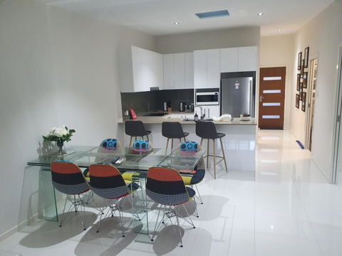 2 BDR Sea View Guest House - Sydney 4u 2