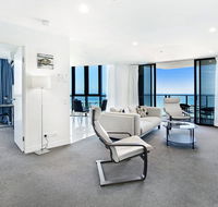 2 Bedroom Ocean View Apartment in Surfers Paradise - Accommodation Sydney