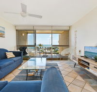 2 Bedroom Top Floor Unit - Ocean Views and Pool - Sydney 4u