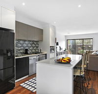 2 Bedroom Townhouse - Family  Corporate Bookings Only - Sydney 4u