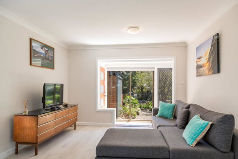 235 Mitchell Parade, Mollymook - Accommodation Sydney 0