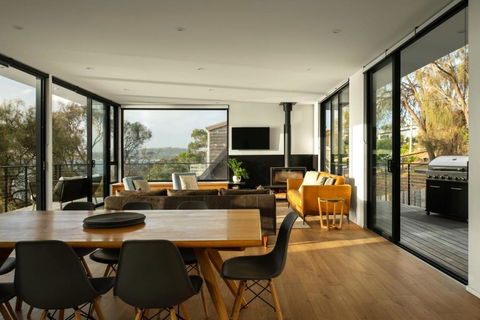 Blessington Beachside Retreat -38km To CBD - Sydney 4u 1