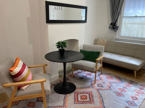 Bright Spacious Studio - Accommodation Sydney 0