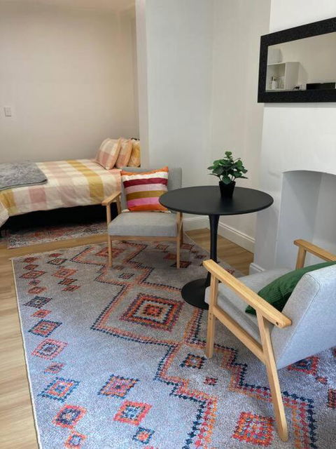 Bright Spacious Studio - Accommodation Sydney 2